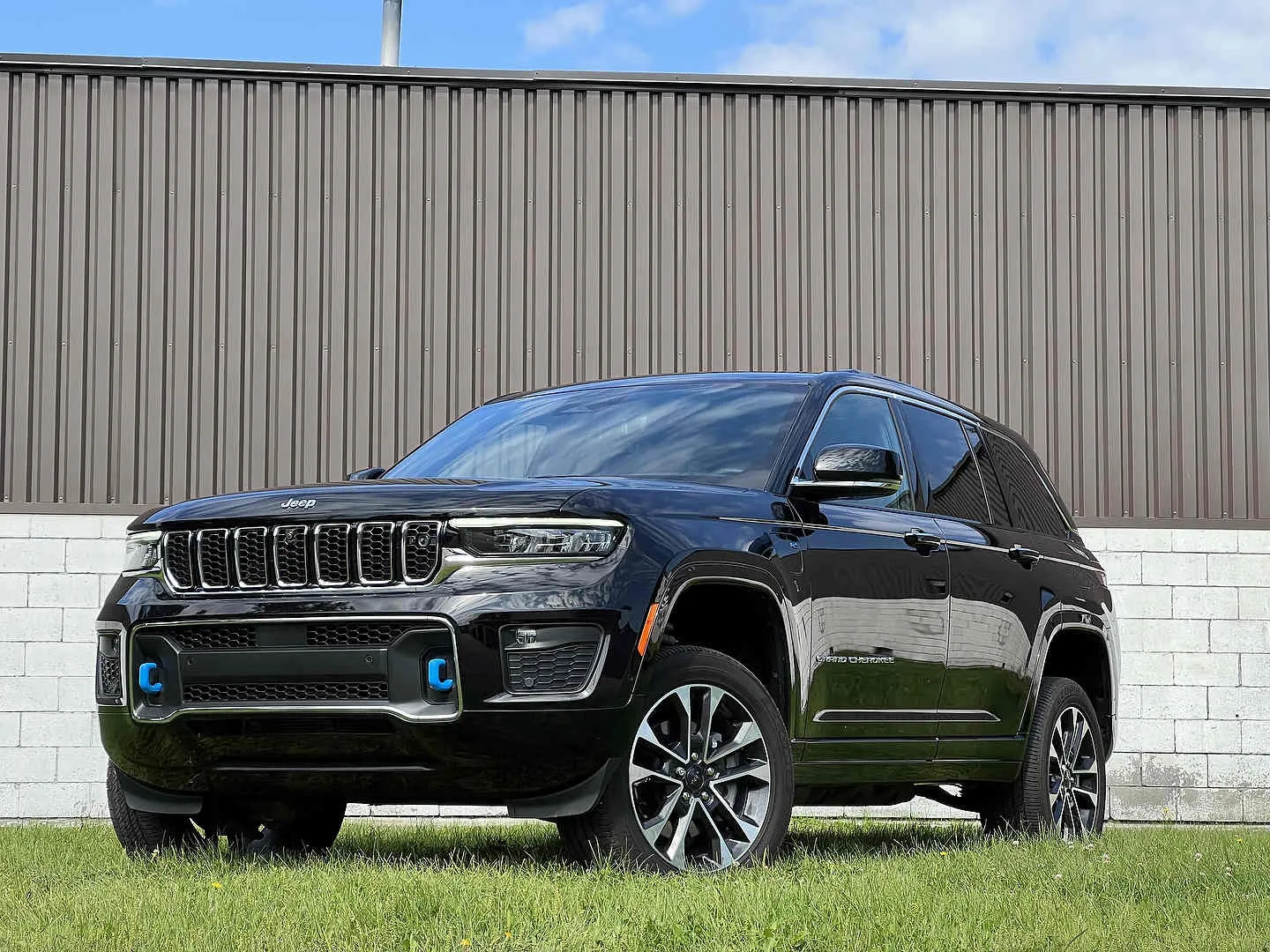 Jeep Recalls Over 340,000 Plug-In Hybrid SUVs in North America Over Fire Risk