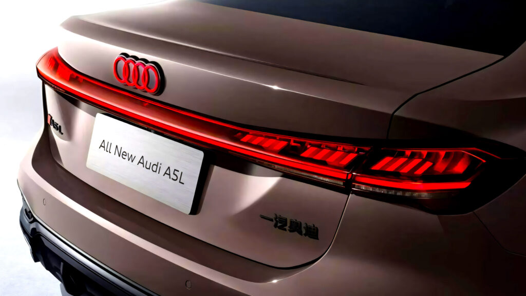 no-image As Flagships Die Out, Should We Embrace Long-Wheelbase Sedans?