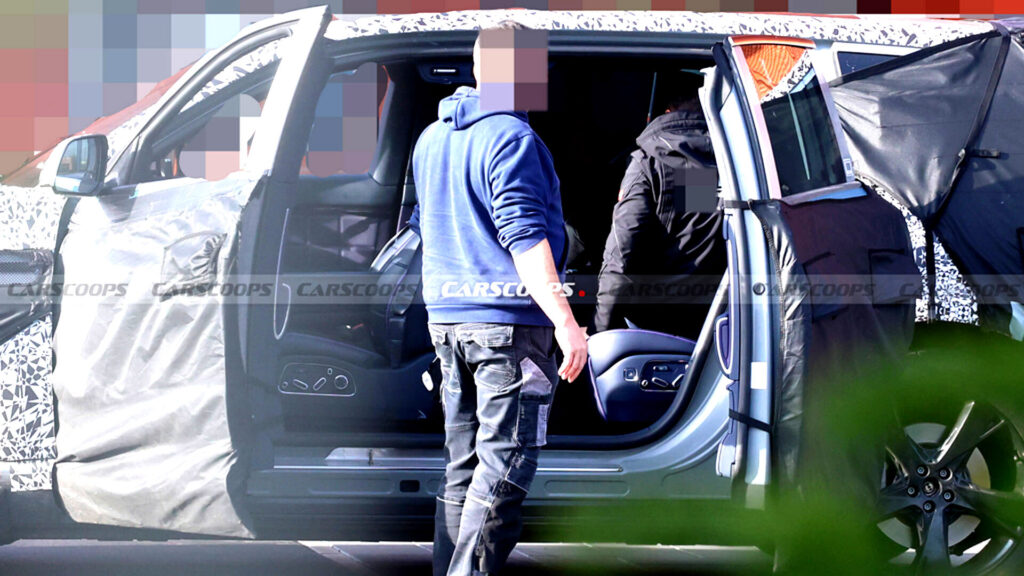 no-image New Genesis GV90 Swings Open Its Massive Rolls-Royce-Style Coach Doors