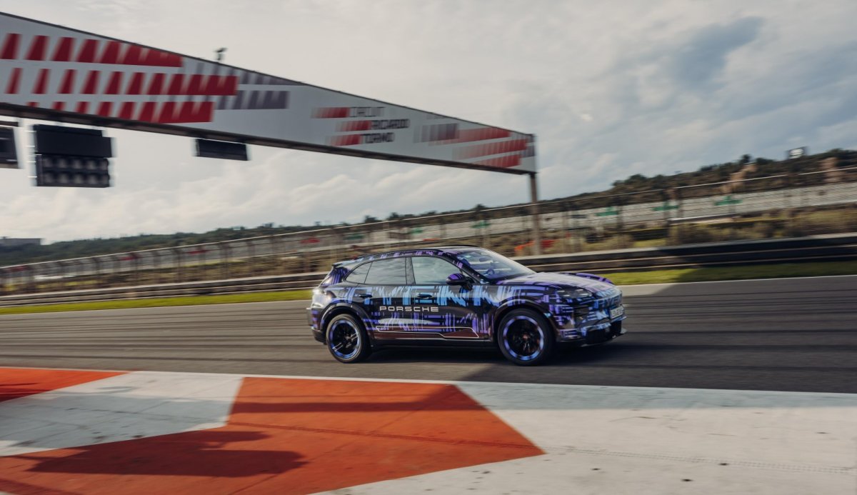 Porsche’s New Cayenne EV Uses the Same Tech That Won Formula E