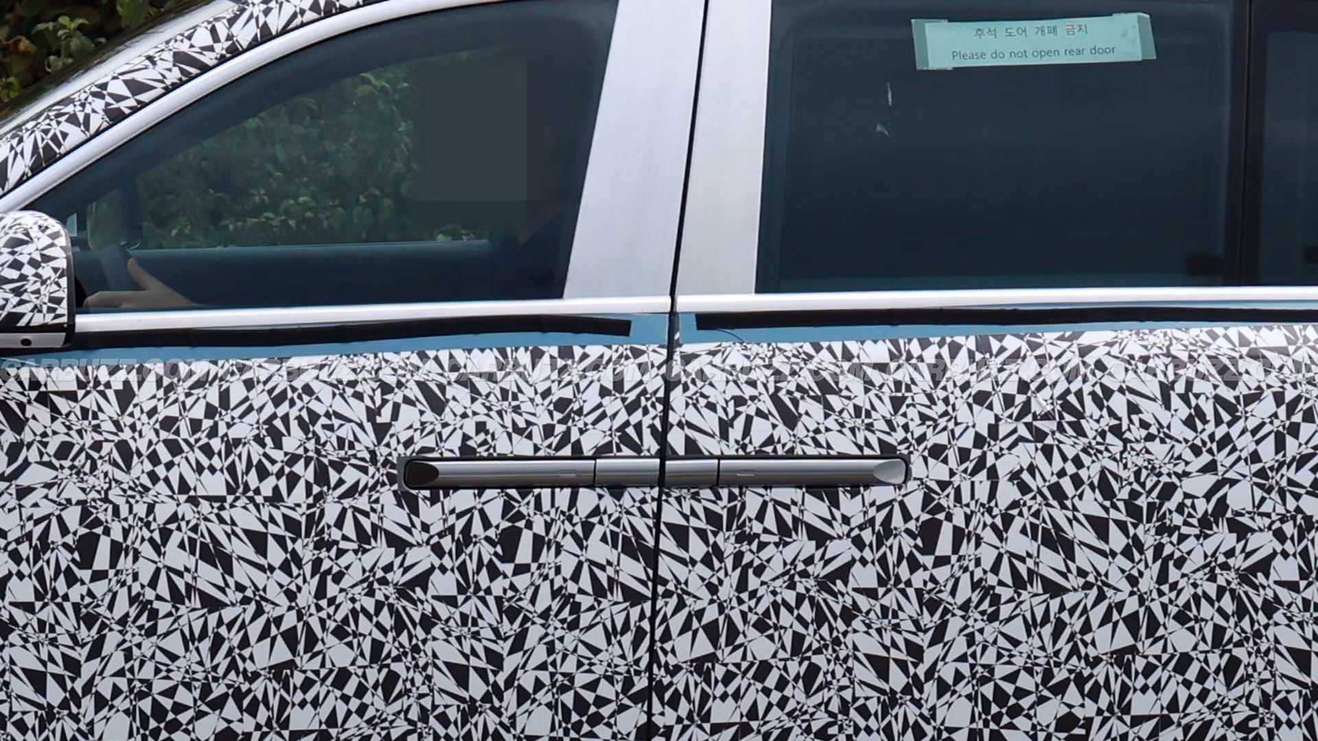 no-image Genesis GV90 Shows Off New Rear-Opening Coach Doors In New Spy Photos