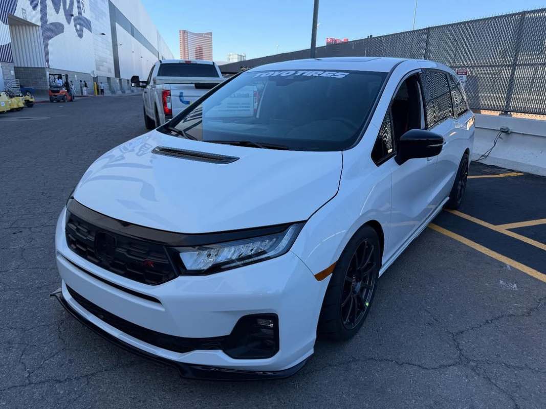 This 550-HP Honda Odyssey Type R Is the Ultimate Sleeper Minivan