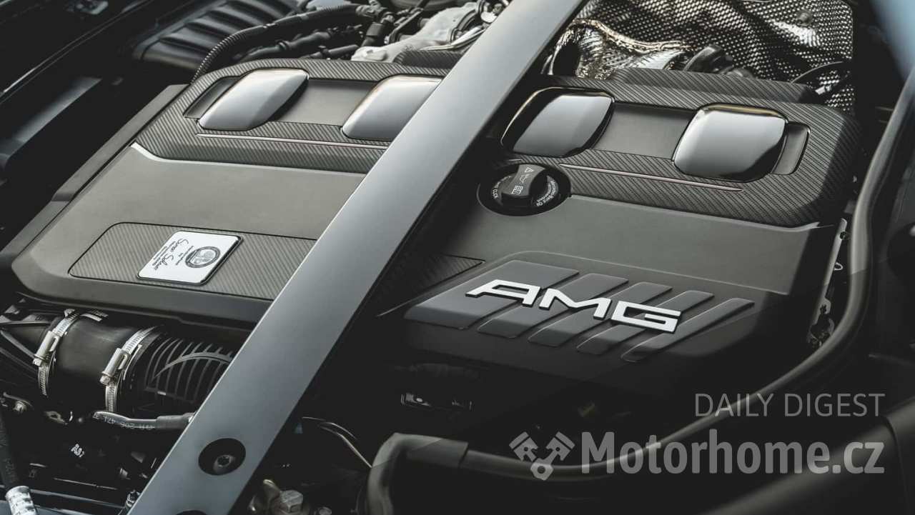 Mercedes AMG c63 Engine
