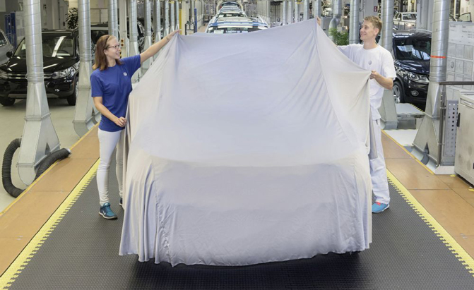 Volkswagen Tiguan Teased Ahead of its Frankfurt Debut